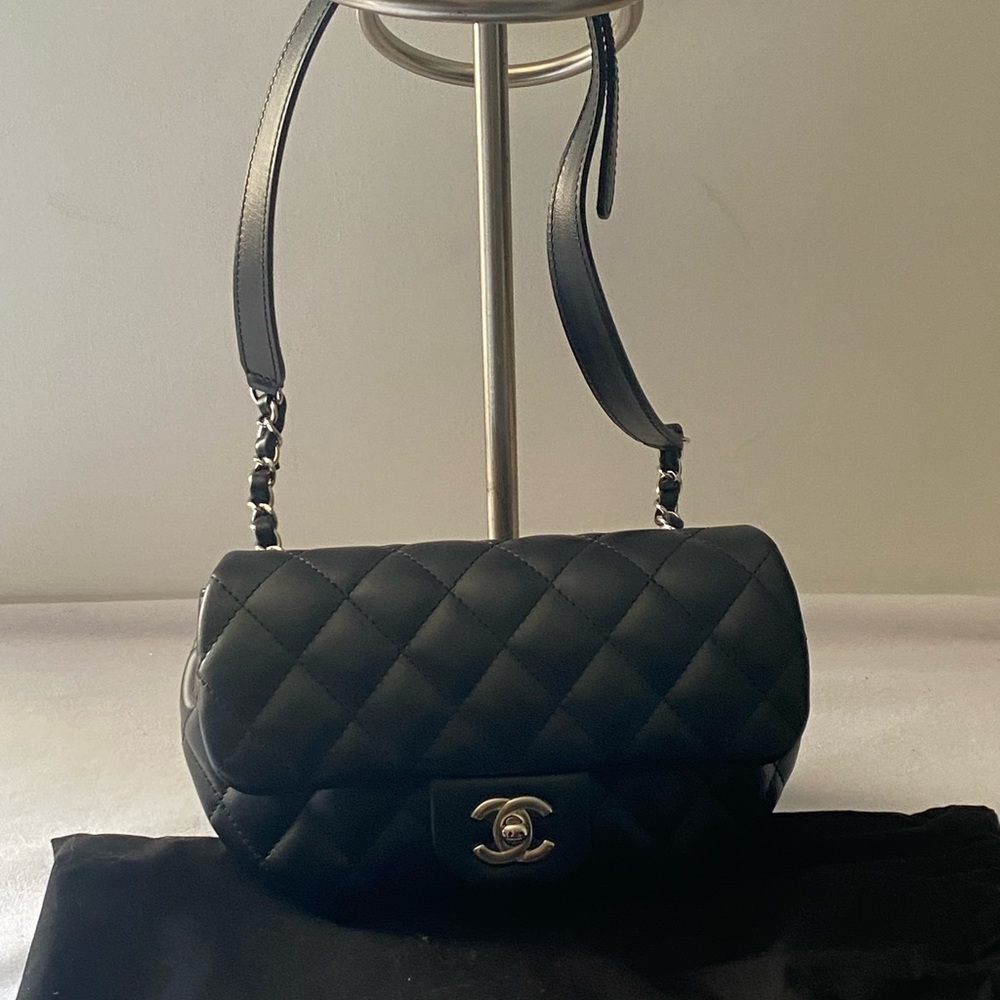 CHANEL Classic Black Quilted uniform Shoulder Bag